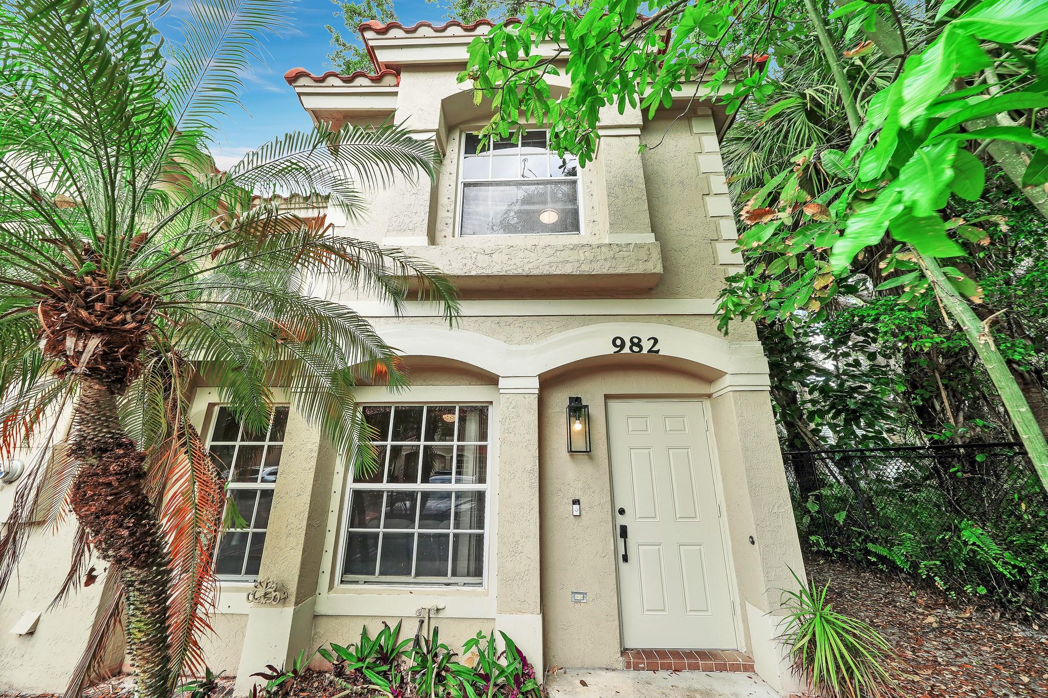 982 Summit Lake Drive Unit , West Palm Beach, Florida 33406