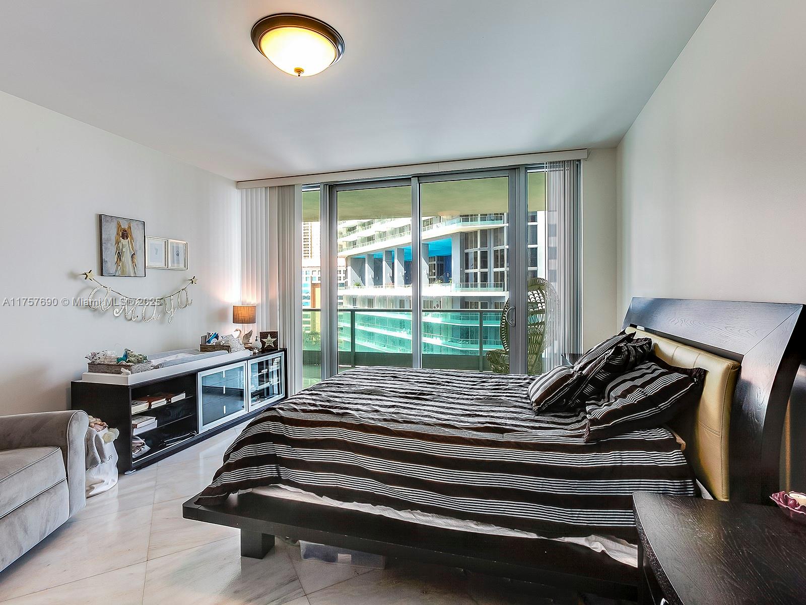1331 Brickell Bay Dr #1206, Miami FL 33131