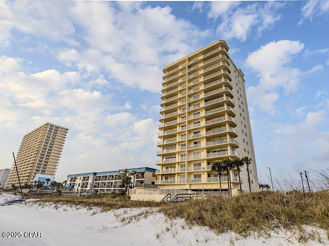 Image 31 For 8601 Surf Drive 6w
