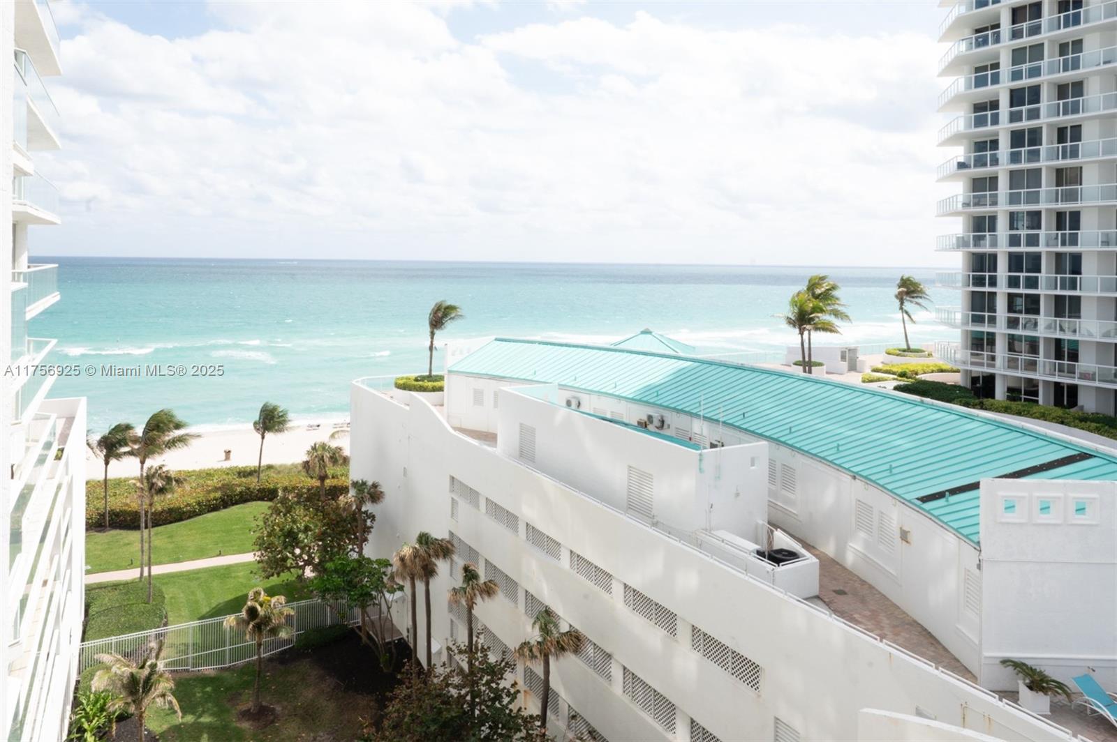 Apartamento à Venda em Sunny Isles Beach, FL