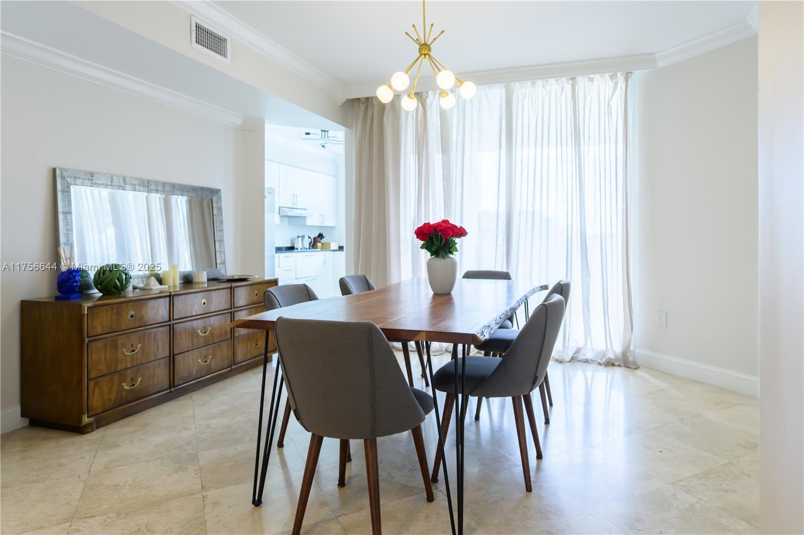 Apartamento à Venda em Sunny Isles Beach, FL