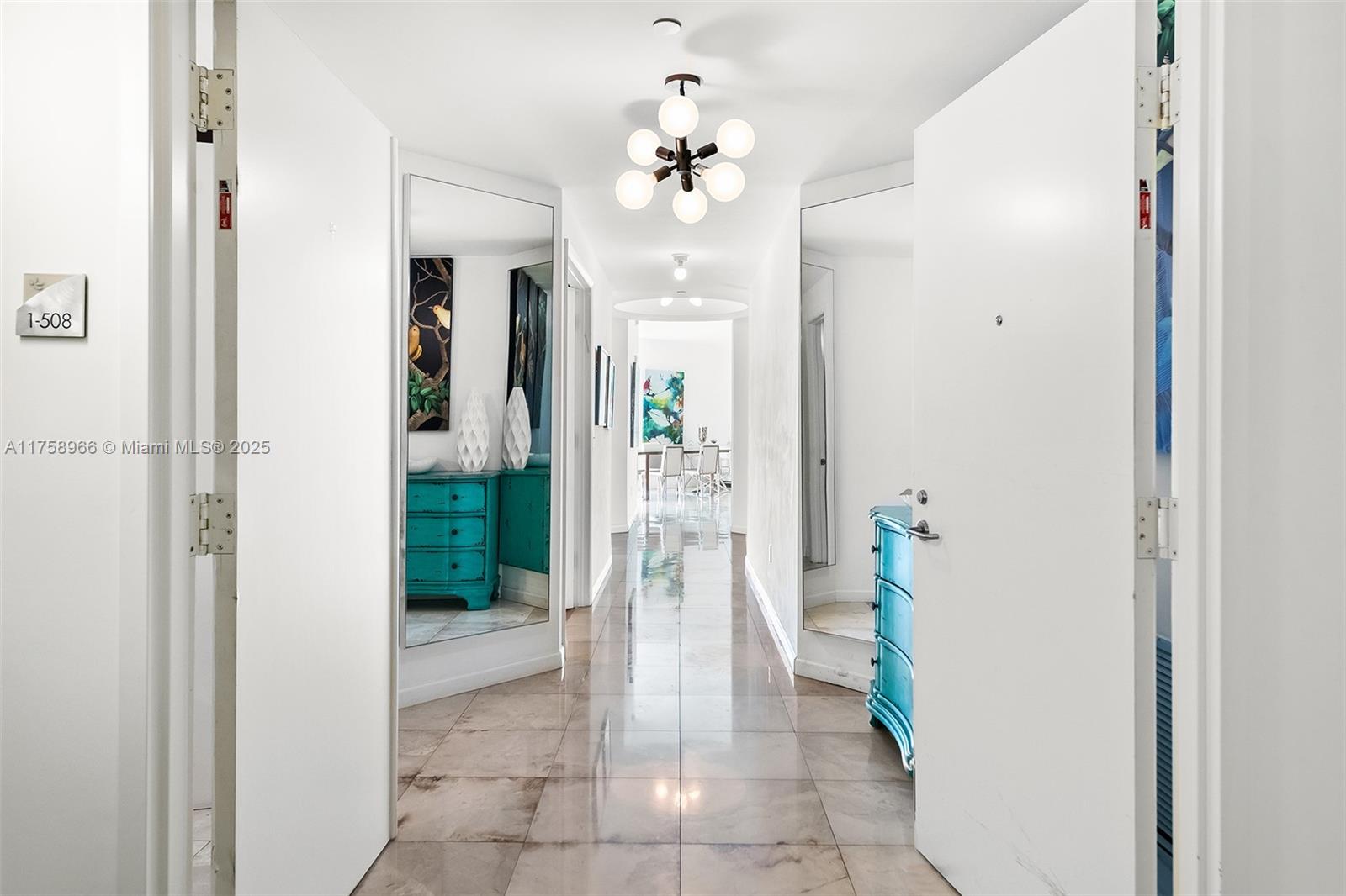Apartamento à Venda em Aventura, FL