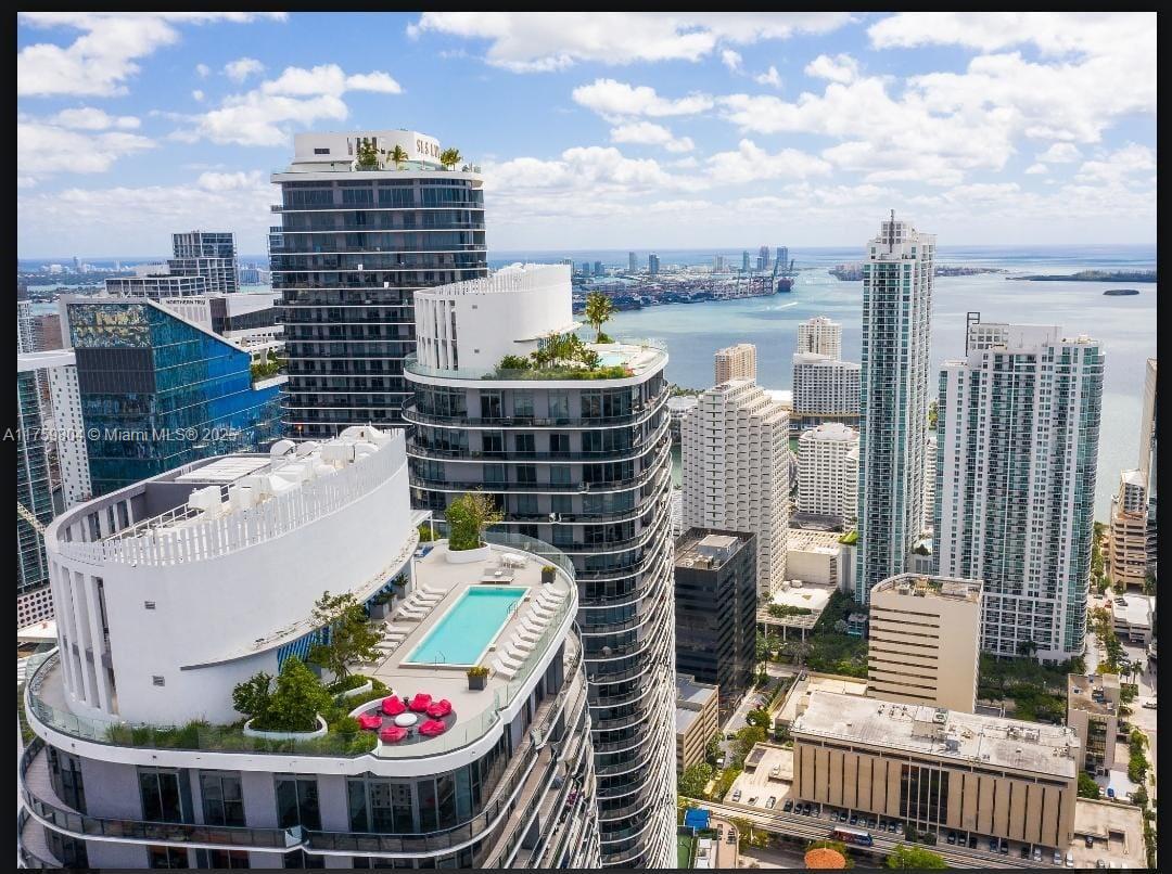 55 SW 9th St #2709, Miami FL 33130