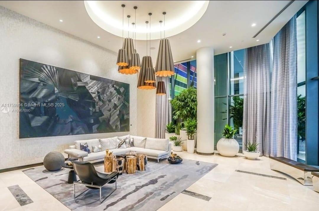 55 SW 9th St #2709, Miami FL 33130
