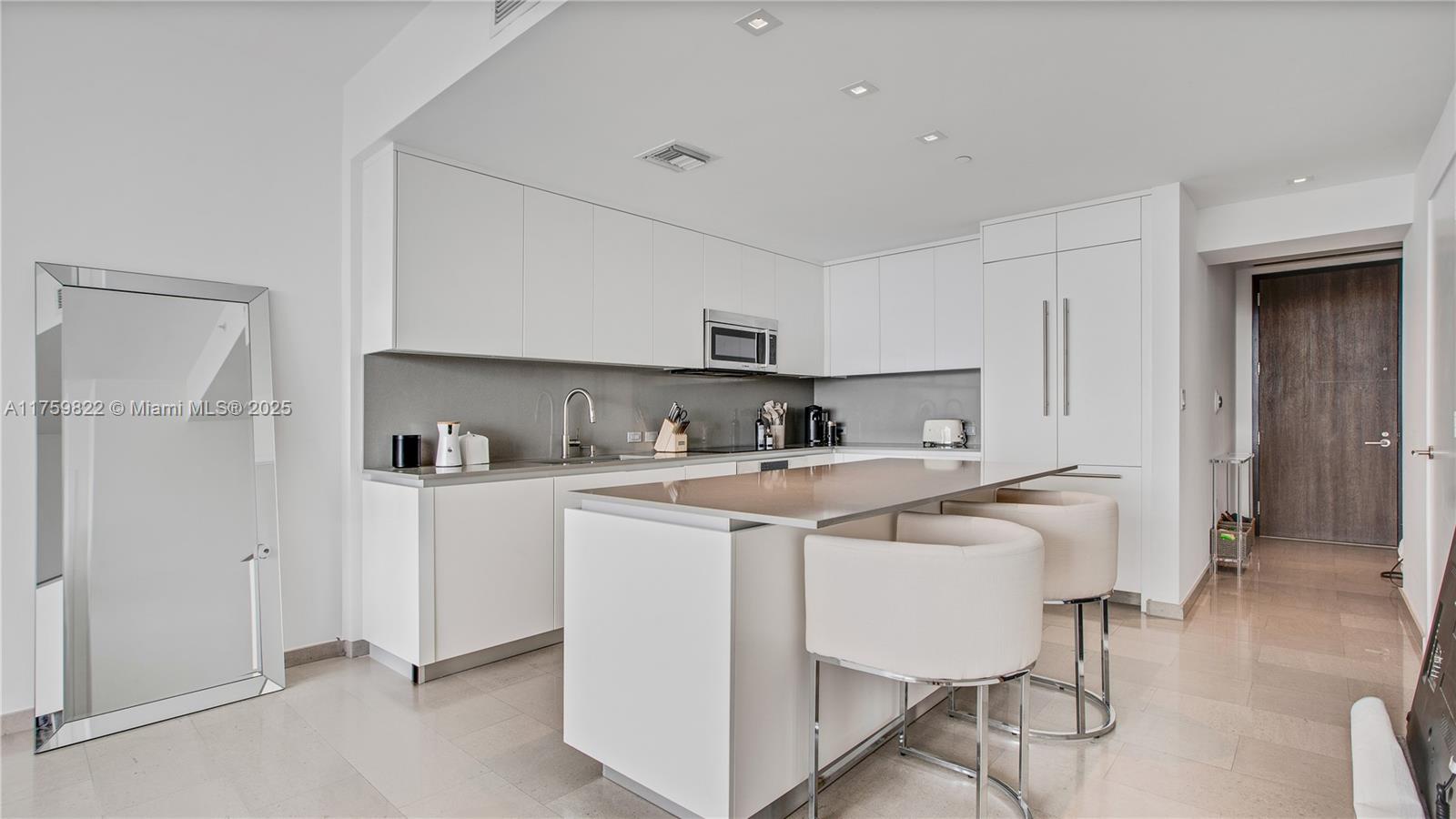88 SW 7th St #2208, Miami FL 33130