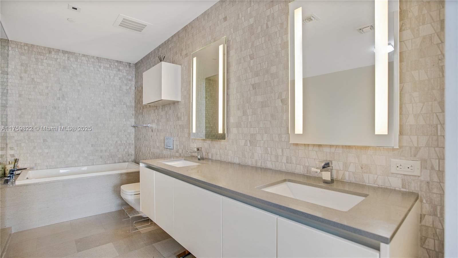 88 SW 7th St #2208, Miami FL 33130