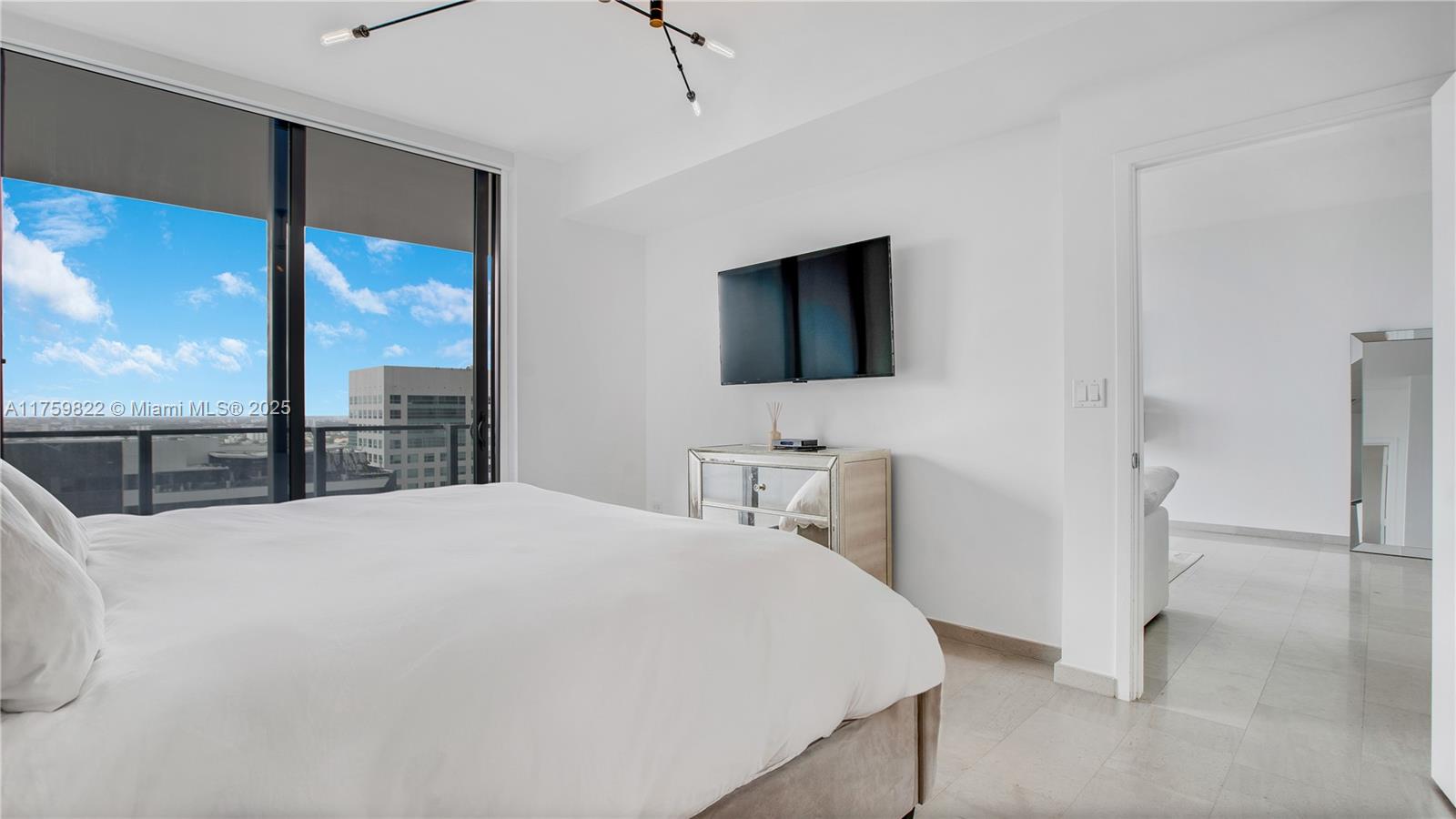 88 SW 7th St #2208, Miami FL 33130