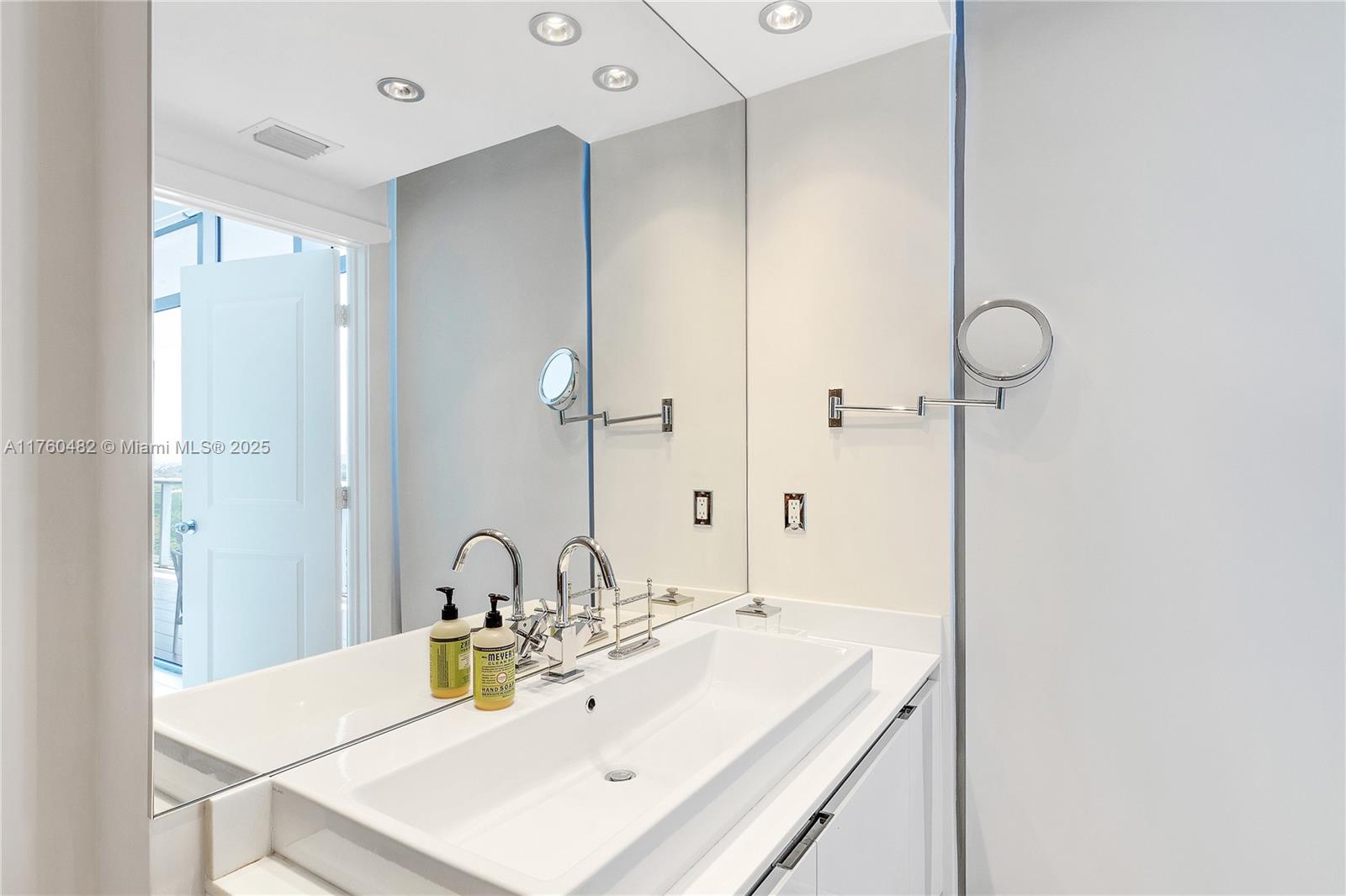 3737 Collins Ave #S-1302, Miami Beach FL 33140