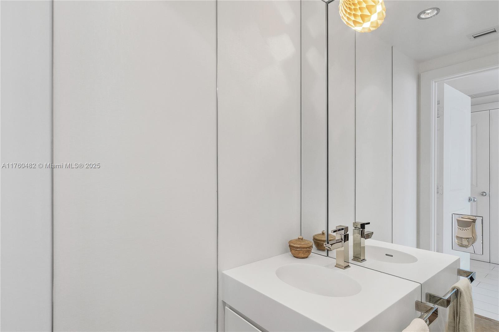 3737 Collins Ave #S-1302, Miami Beach FL 33140