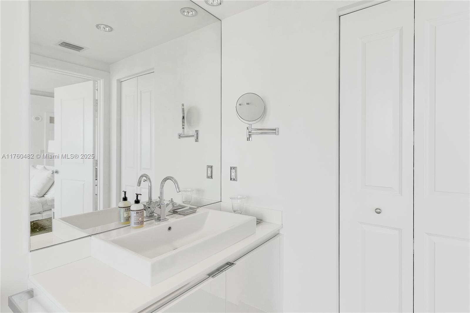 3737 Collins Ave #S-1302, Miami Beach FL 33140