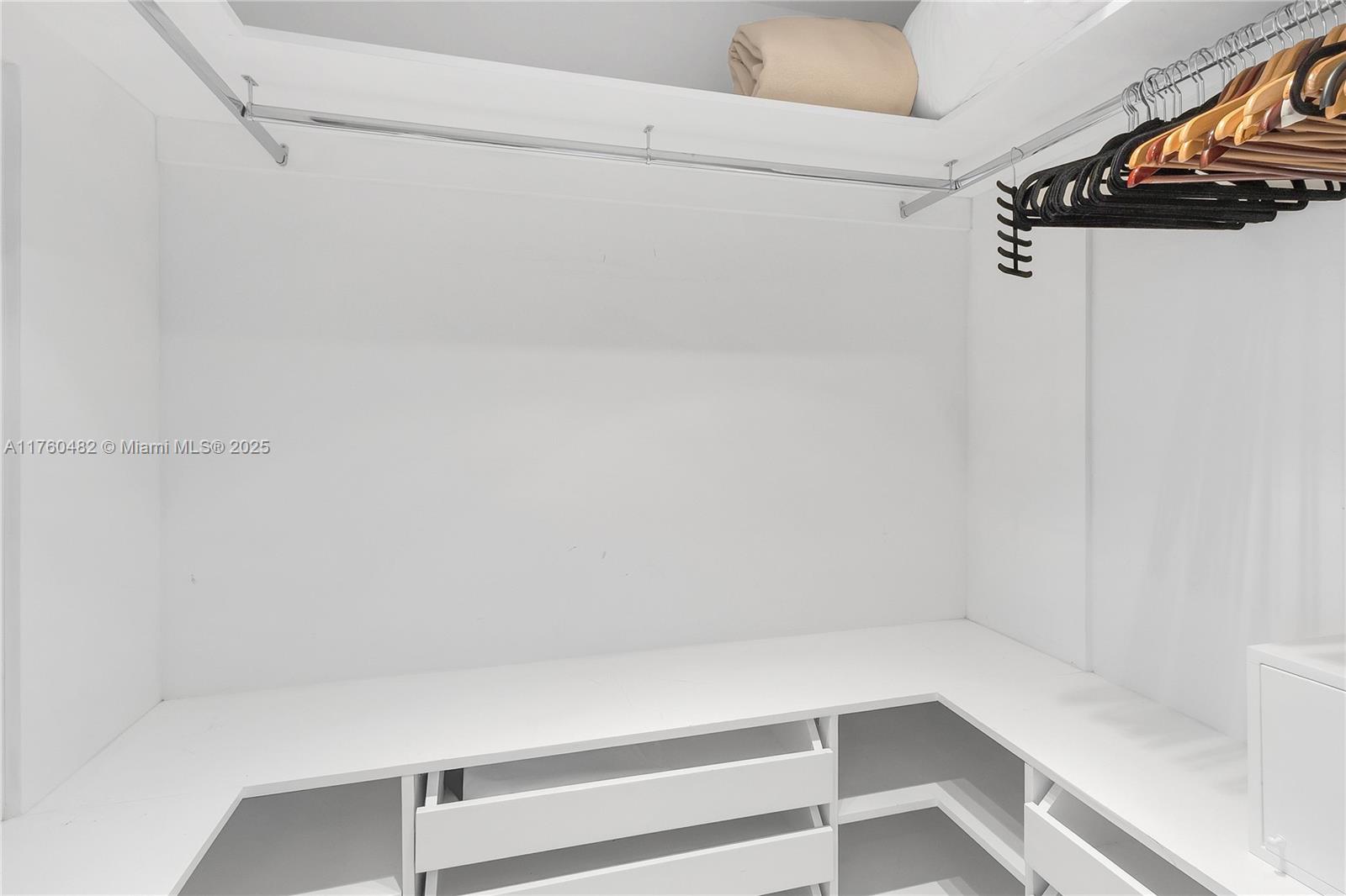 3737 Collins Ave #S-1302, Miami Beach FL 33140
