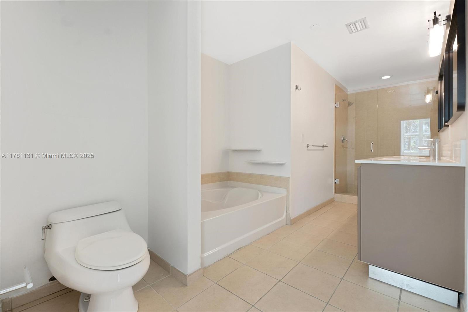 3340 NE 190th St #208, Aventura FL 33180