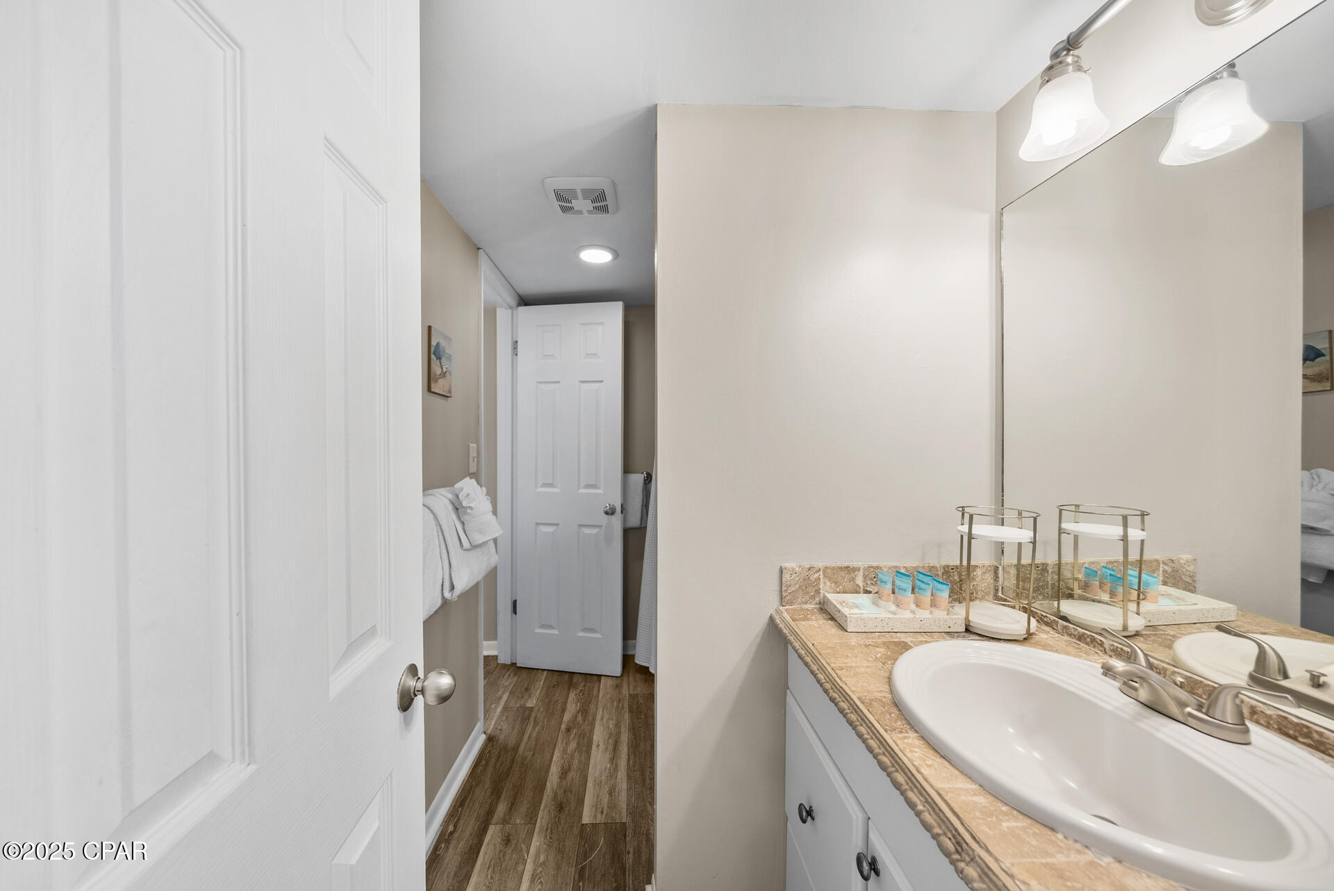 Image 16 For 9850 Thomas Drive 1212e