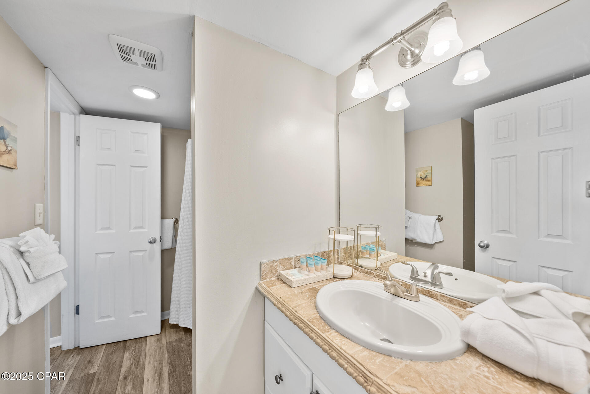 Image 17 For 9850 Thomas Drive 1212e