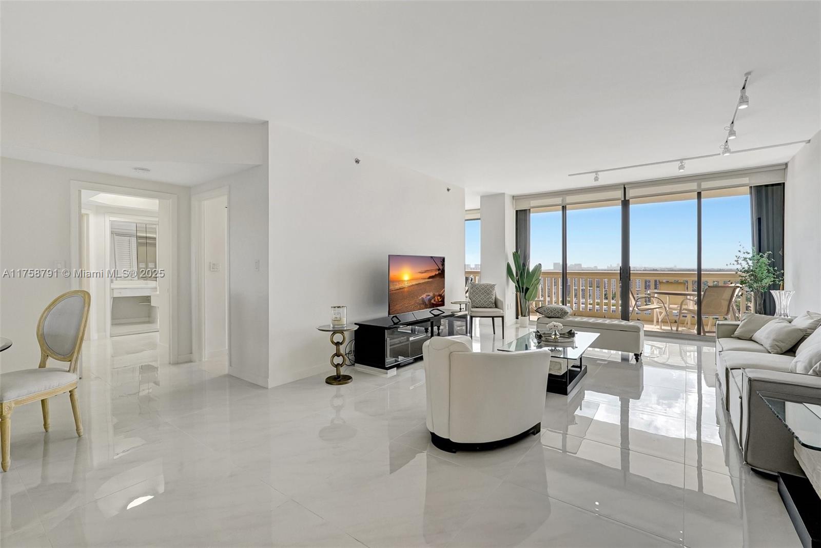 Condo for Rent in Aventura, FL