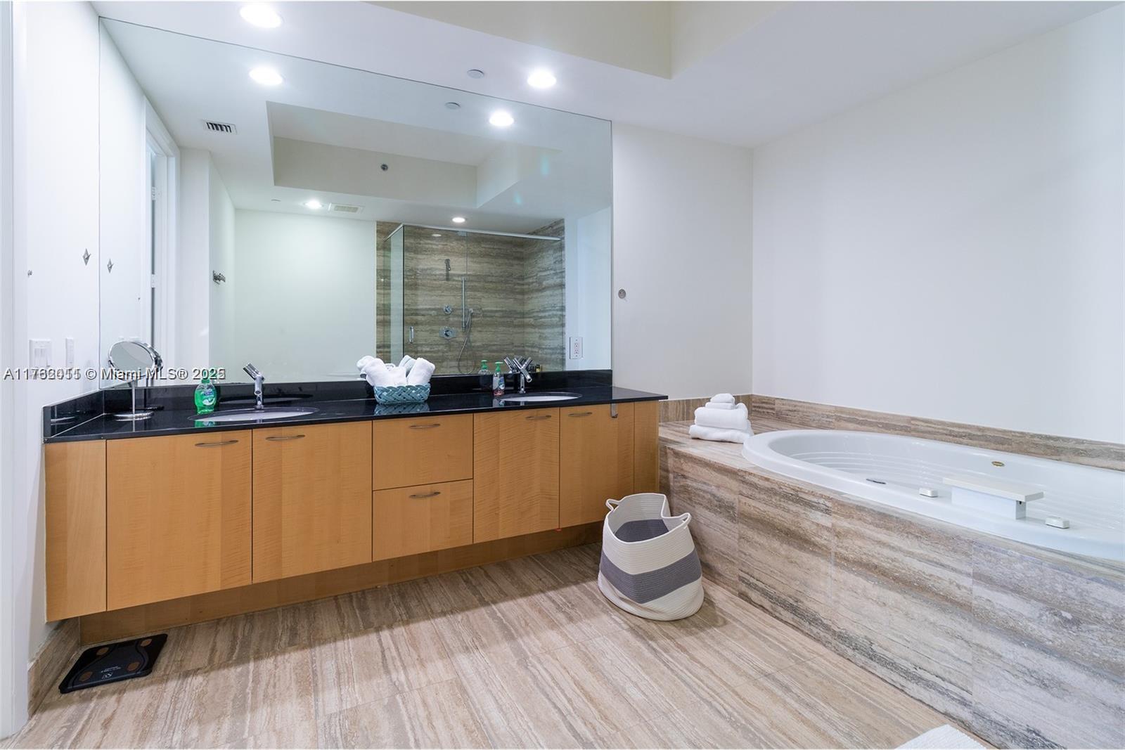 15811 Collins Ave #2103, Sunny Isles Beach FL 33160