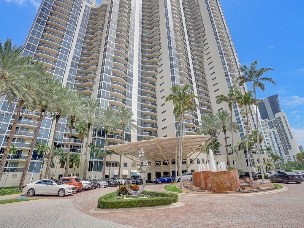 Apartamento à Venda em Sunny Isles Beach, FL