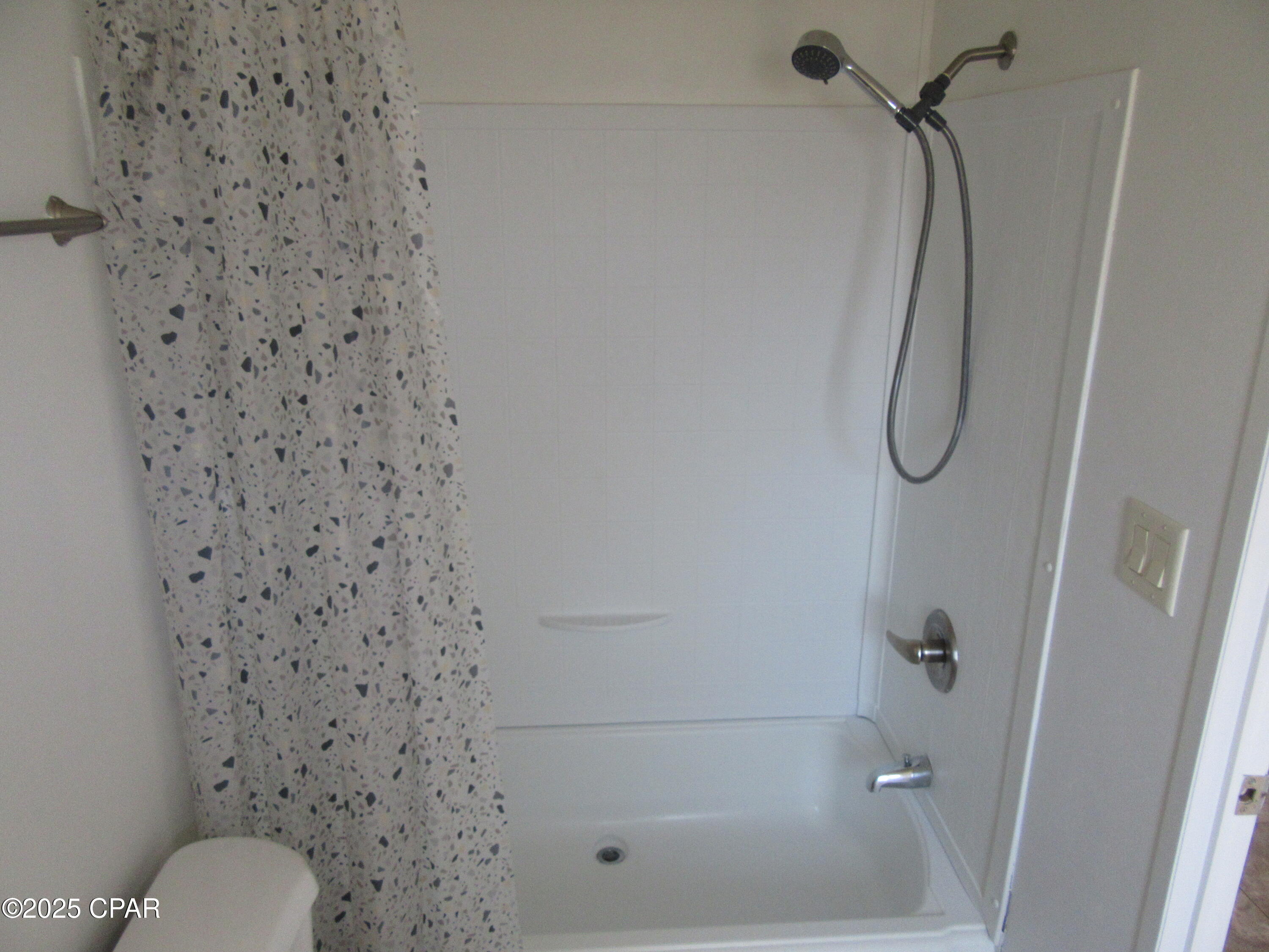 Image 10 For 102 Sims Avenue #4