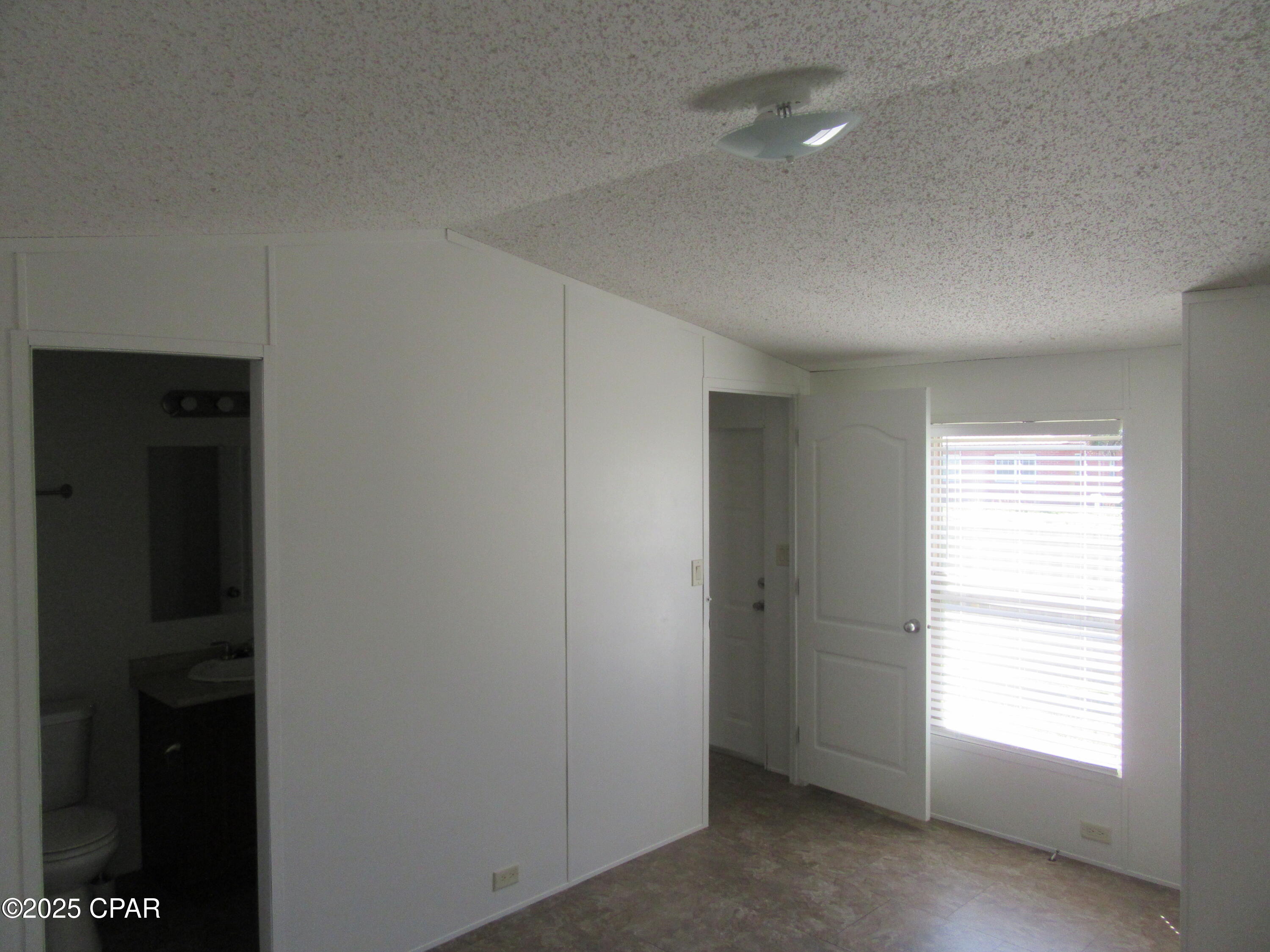 Image 11 For 102 Sims Avenue #4