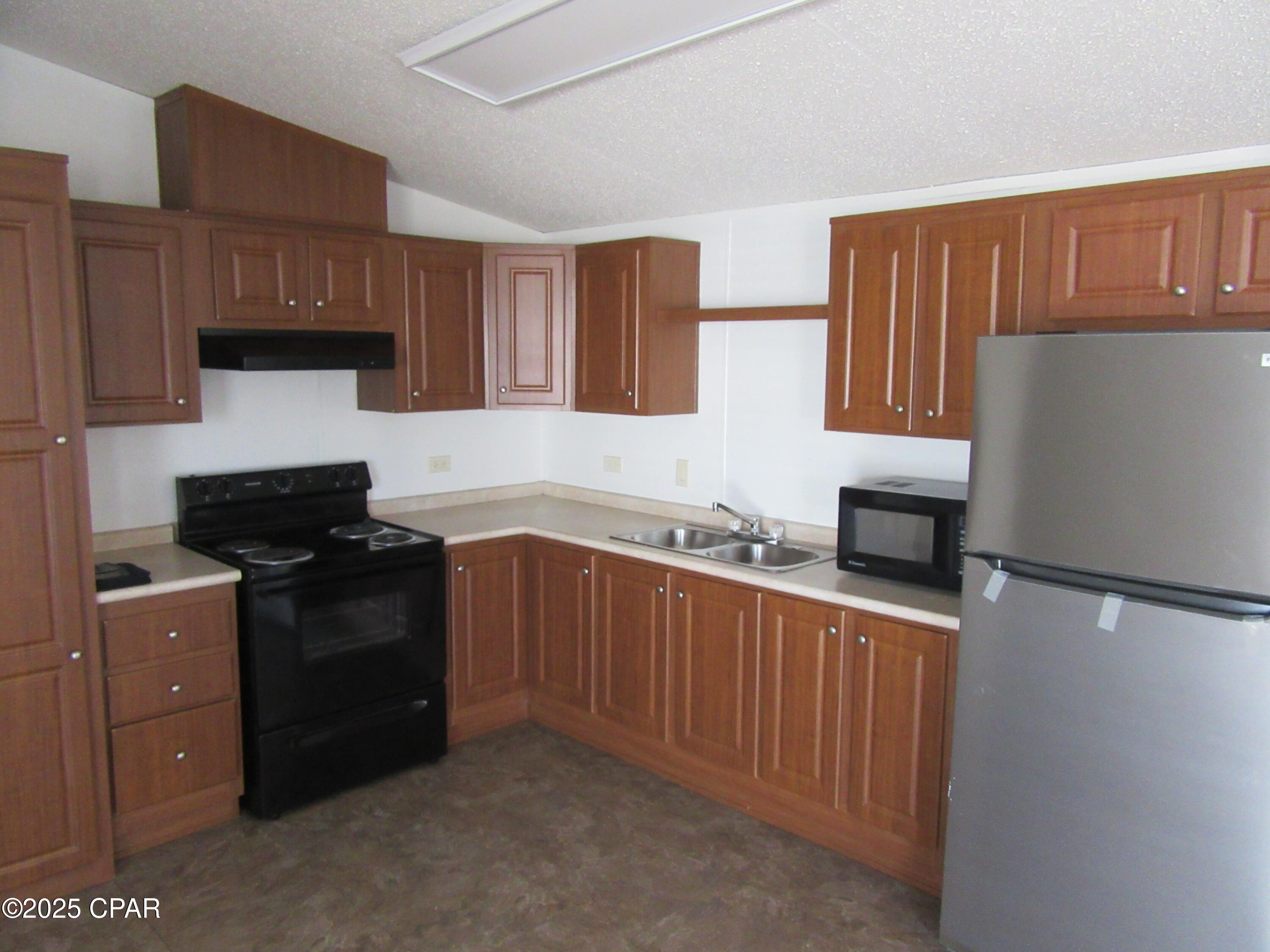 Image 5 For 102 Sims Avenue #4