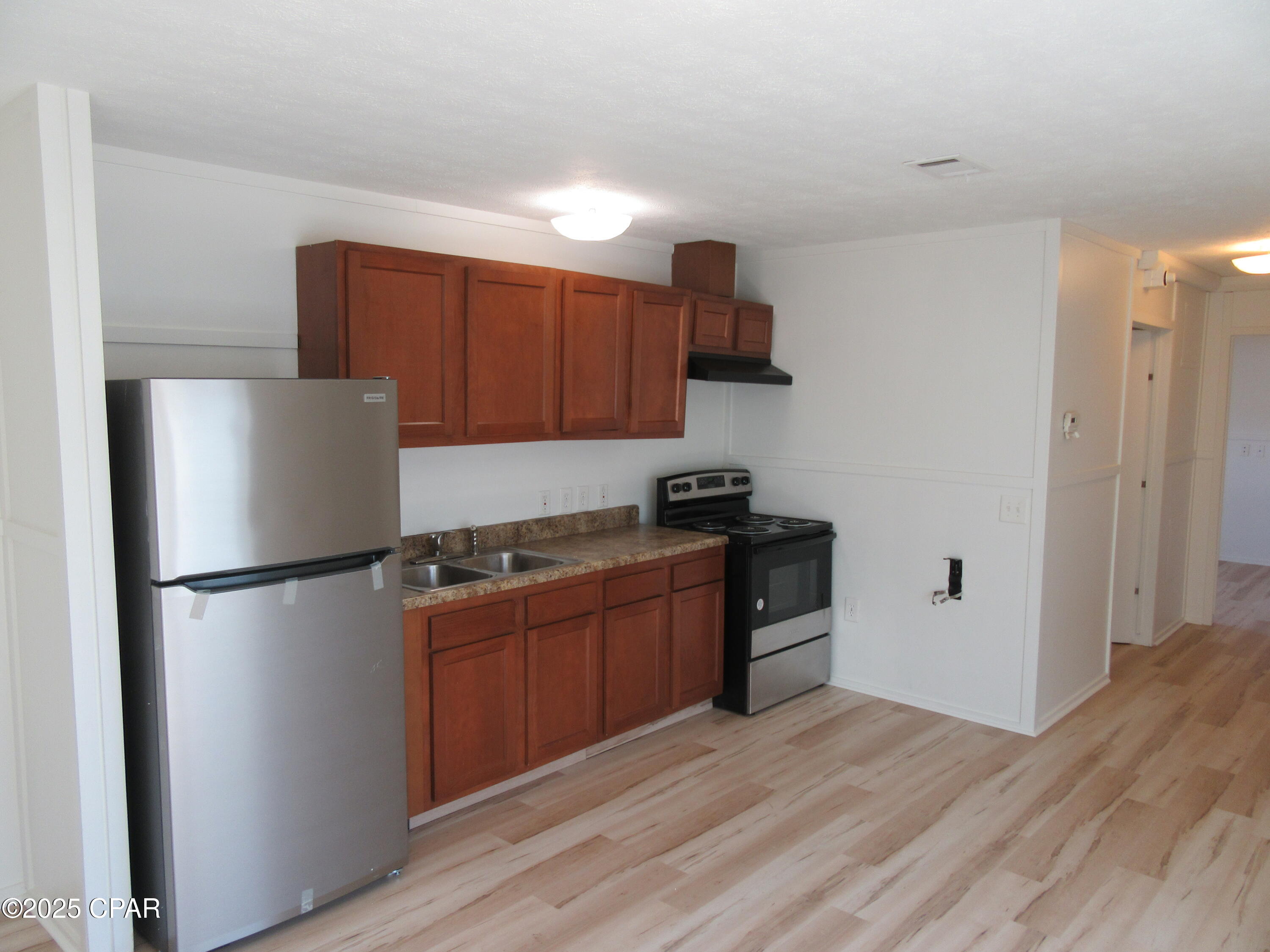Image 3 For 102 Sims Avenue #1