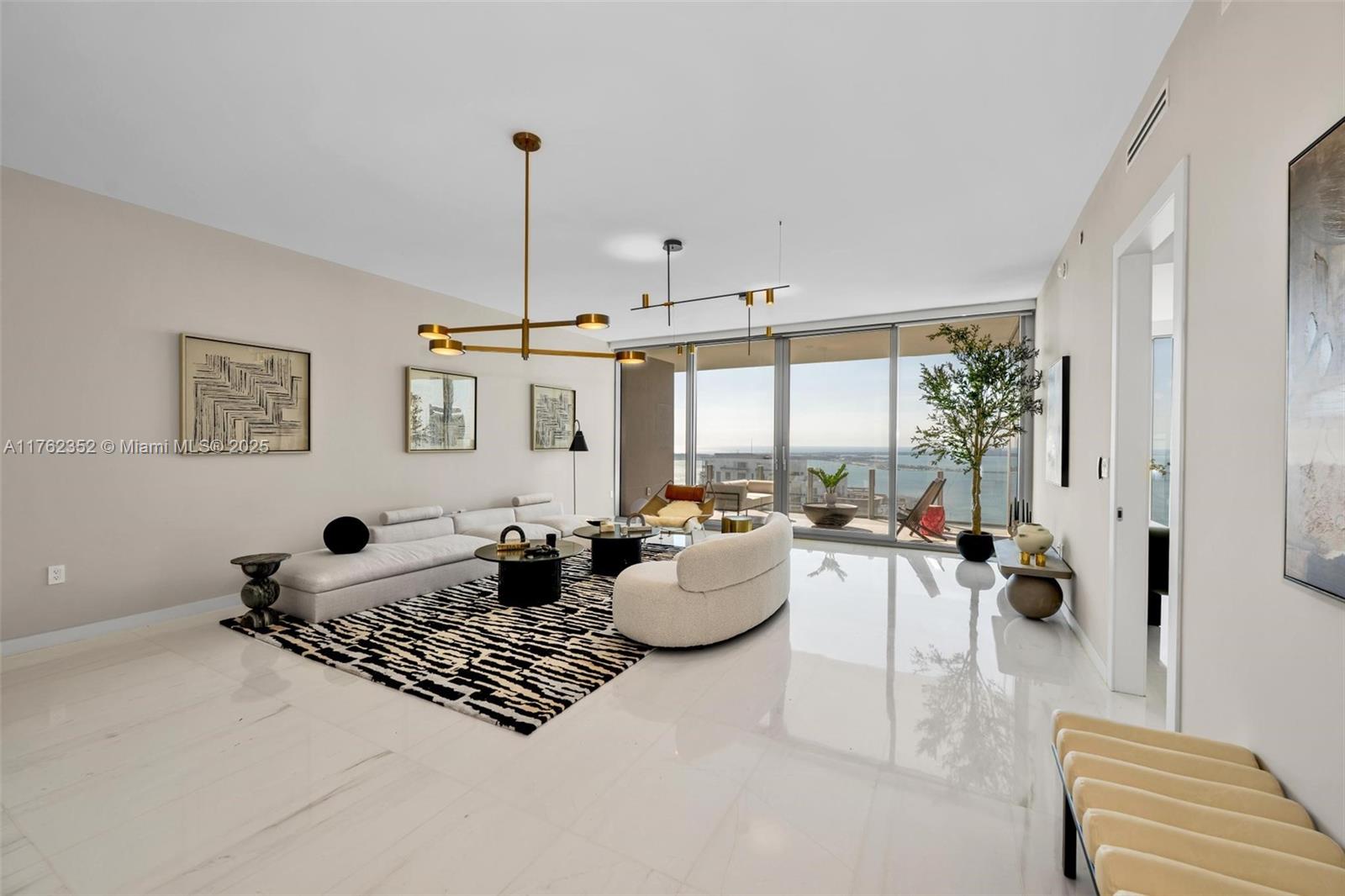 listing main picture