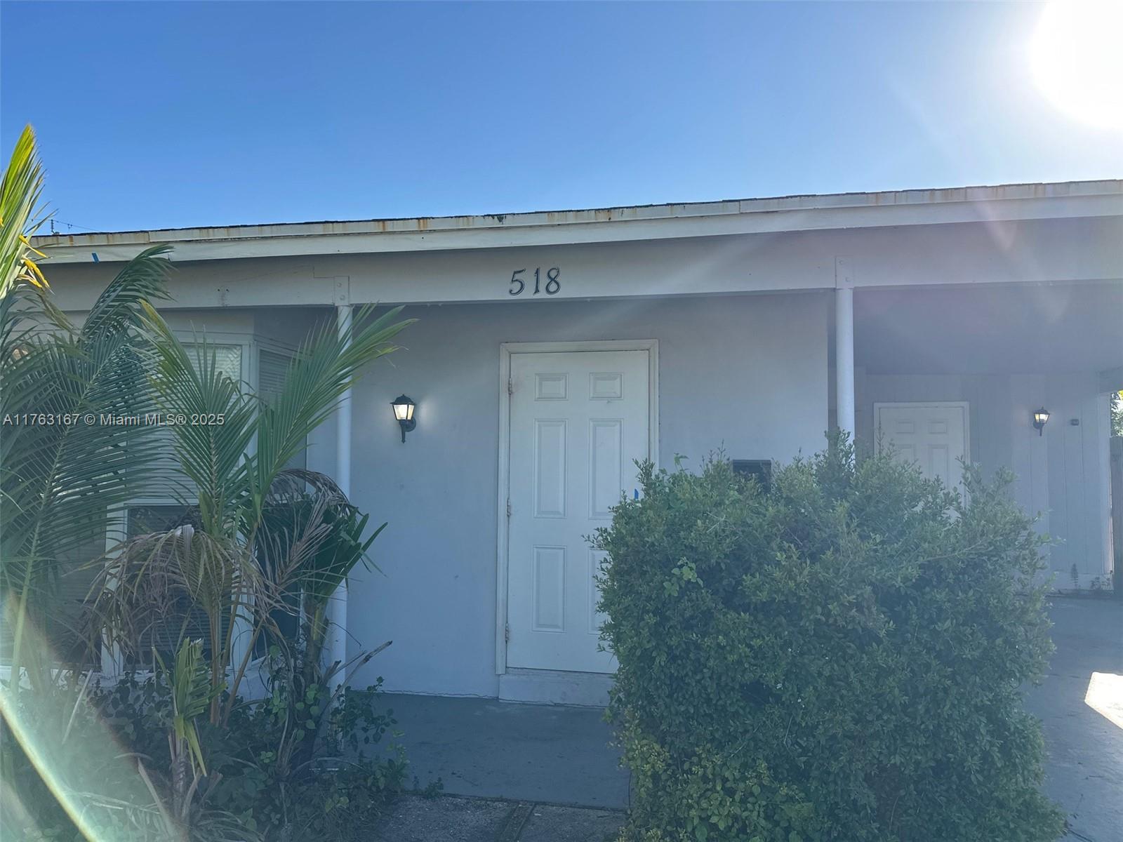 518 Crescent Dr, Lake Park, Florida image 1