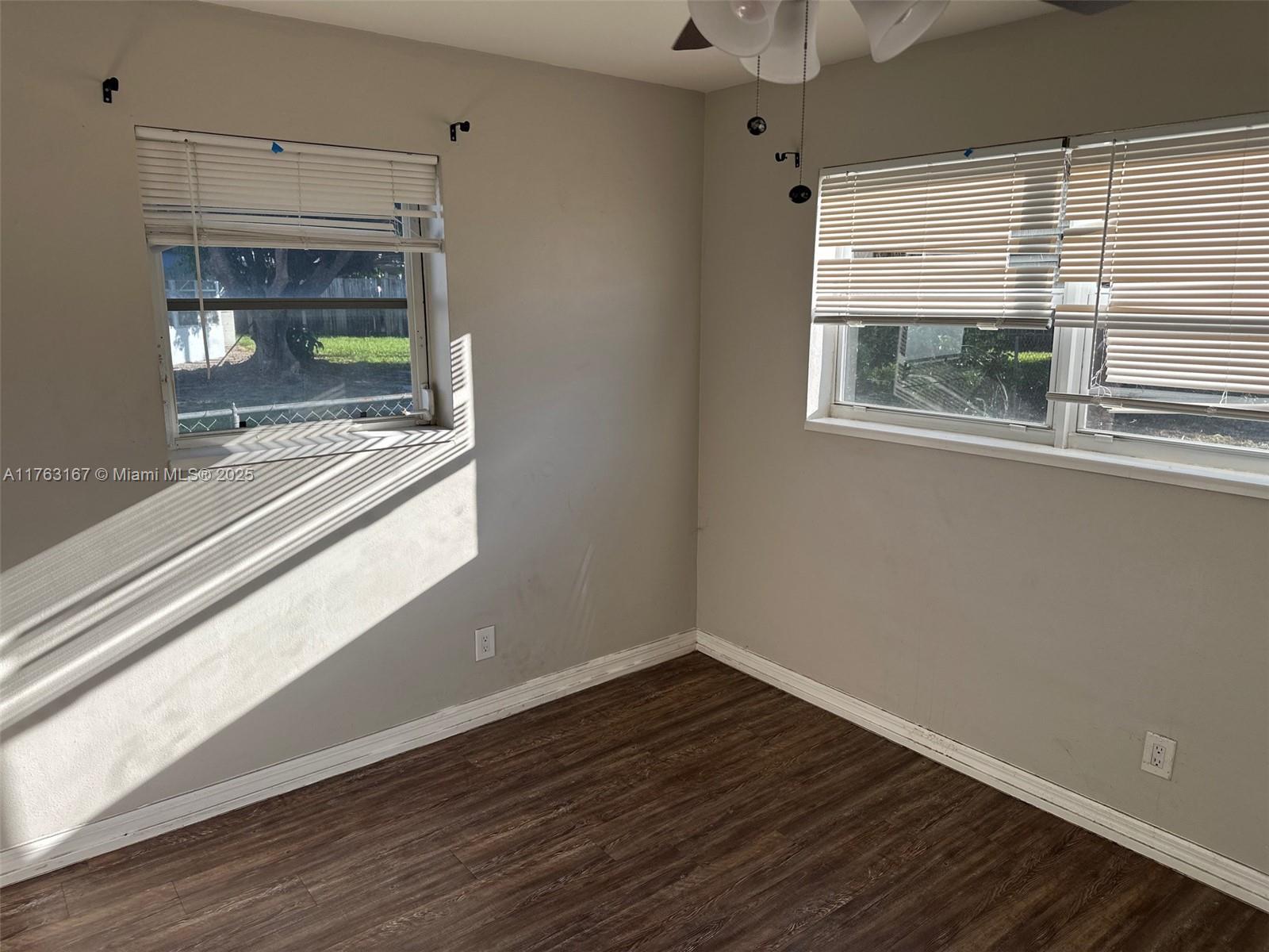 518 Crescent Dr, Lake Park, Florida image 11