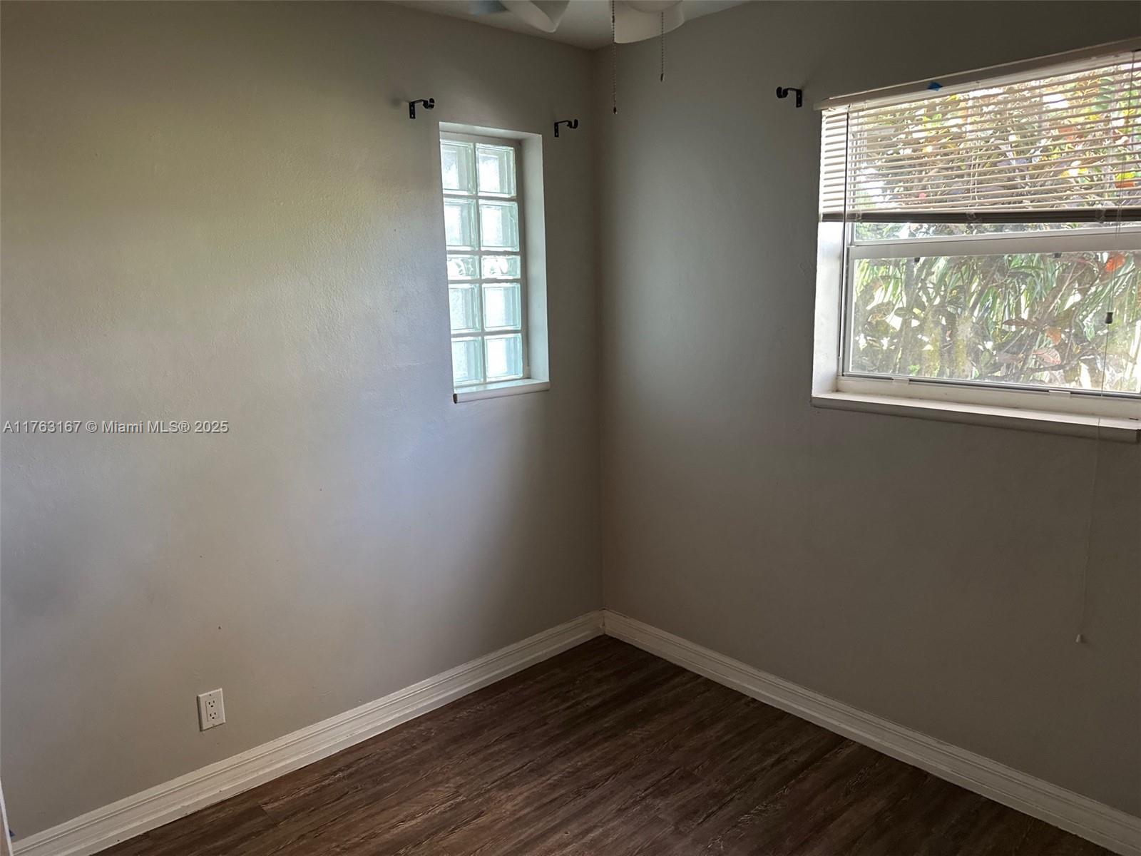 518 Crescent Dr, Lake Park, Florida image 17