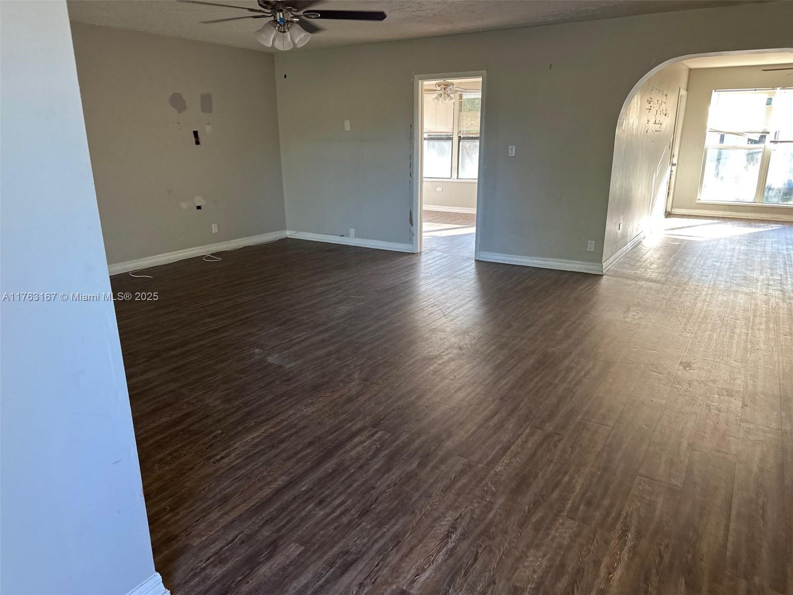 518 Crescent Dr, Lake Park, Florida image 3