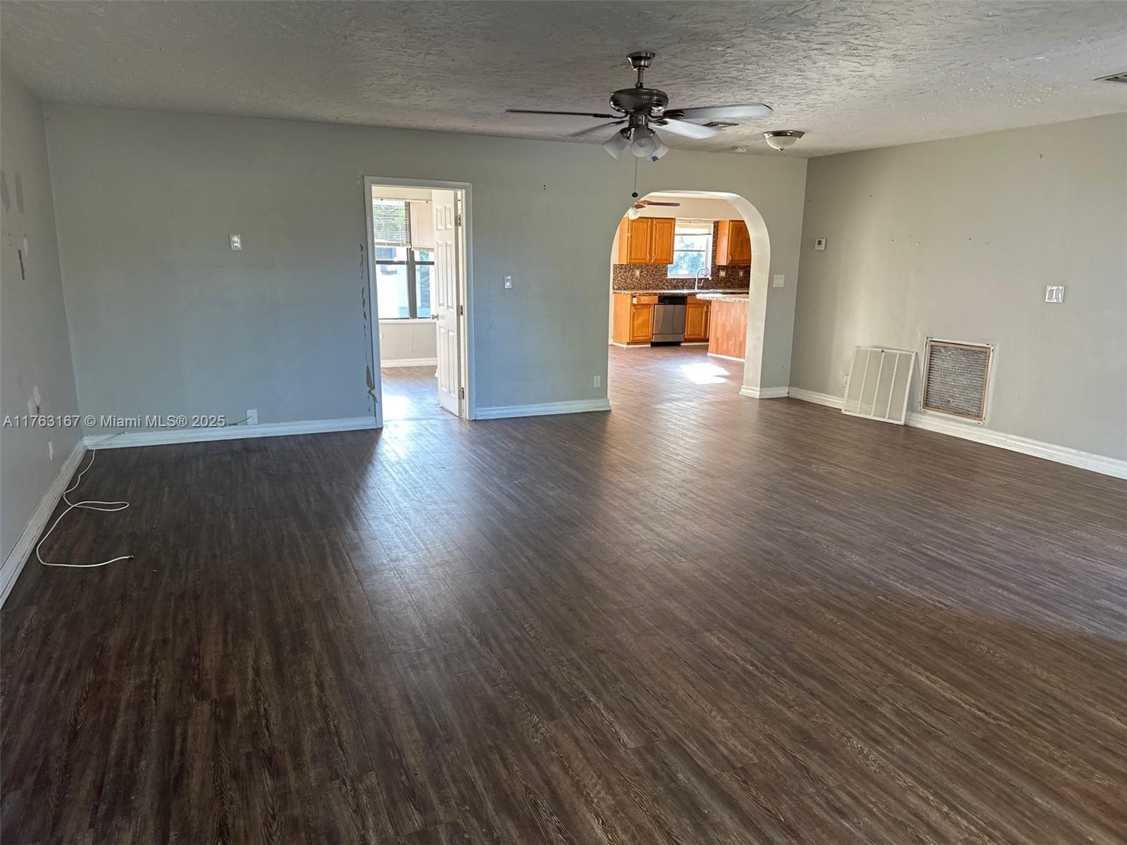 518 Crescent Dr, Lake Park, Florida image 7