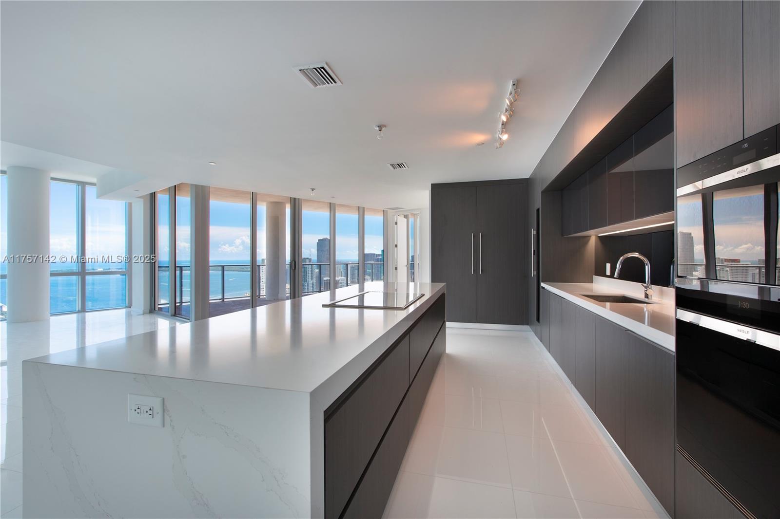 851 NE 1st Ave #PH5011, Miami FL 33132