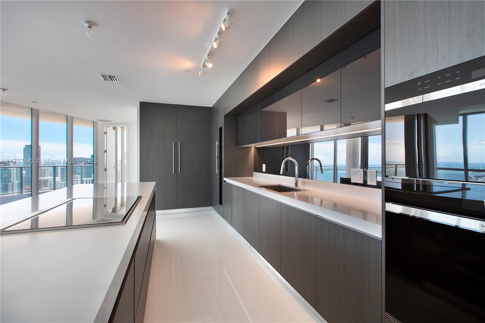 851 NE 1st Ave #PH5011, Miami FL 33132