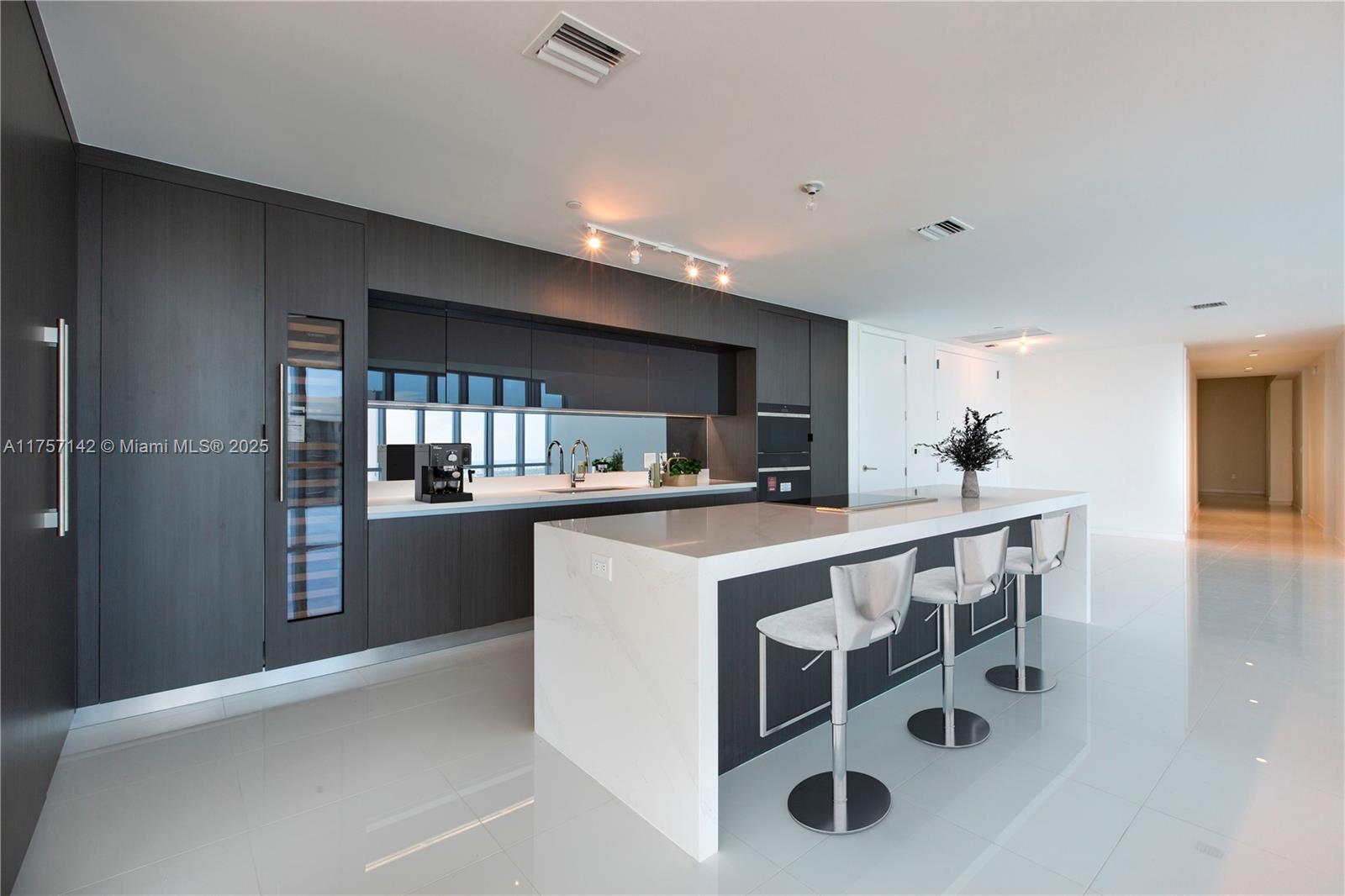 851 NE 1st Ave #PH5011, Miami FL 33132