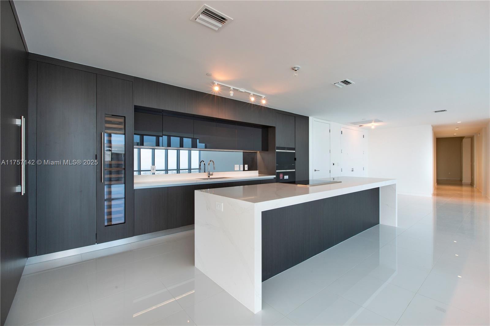 851 NE 1st Ave #PH5011, Miami FL 33132