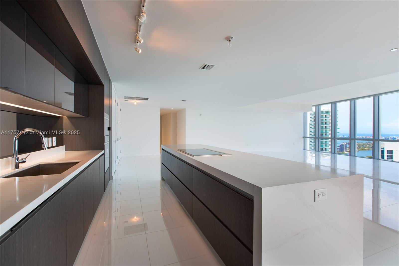 851 NE 1st Ave #PH5011, Miami FL 33132