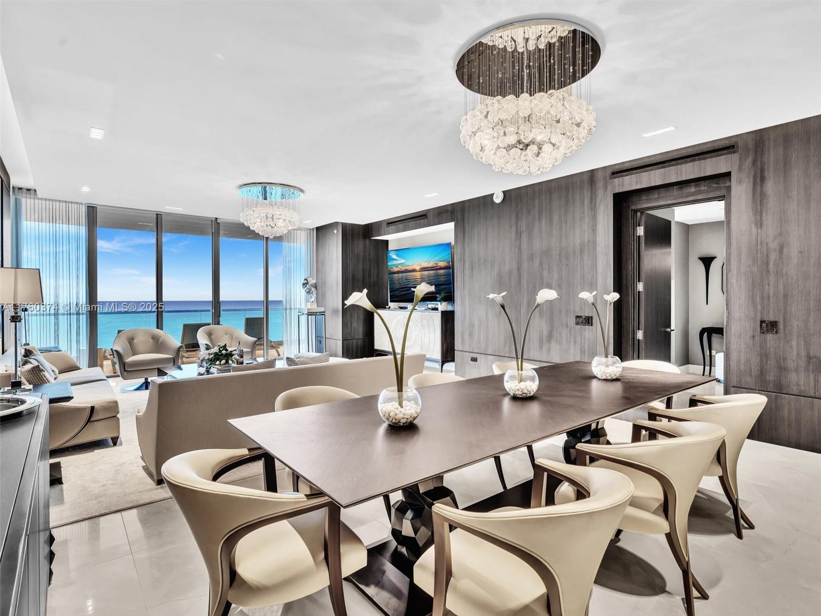 Apartamento à Venda em Sunny Isles Beach, FL