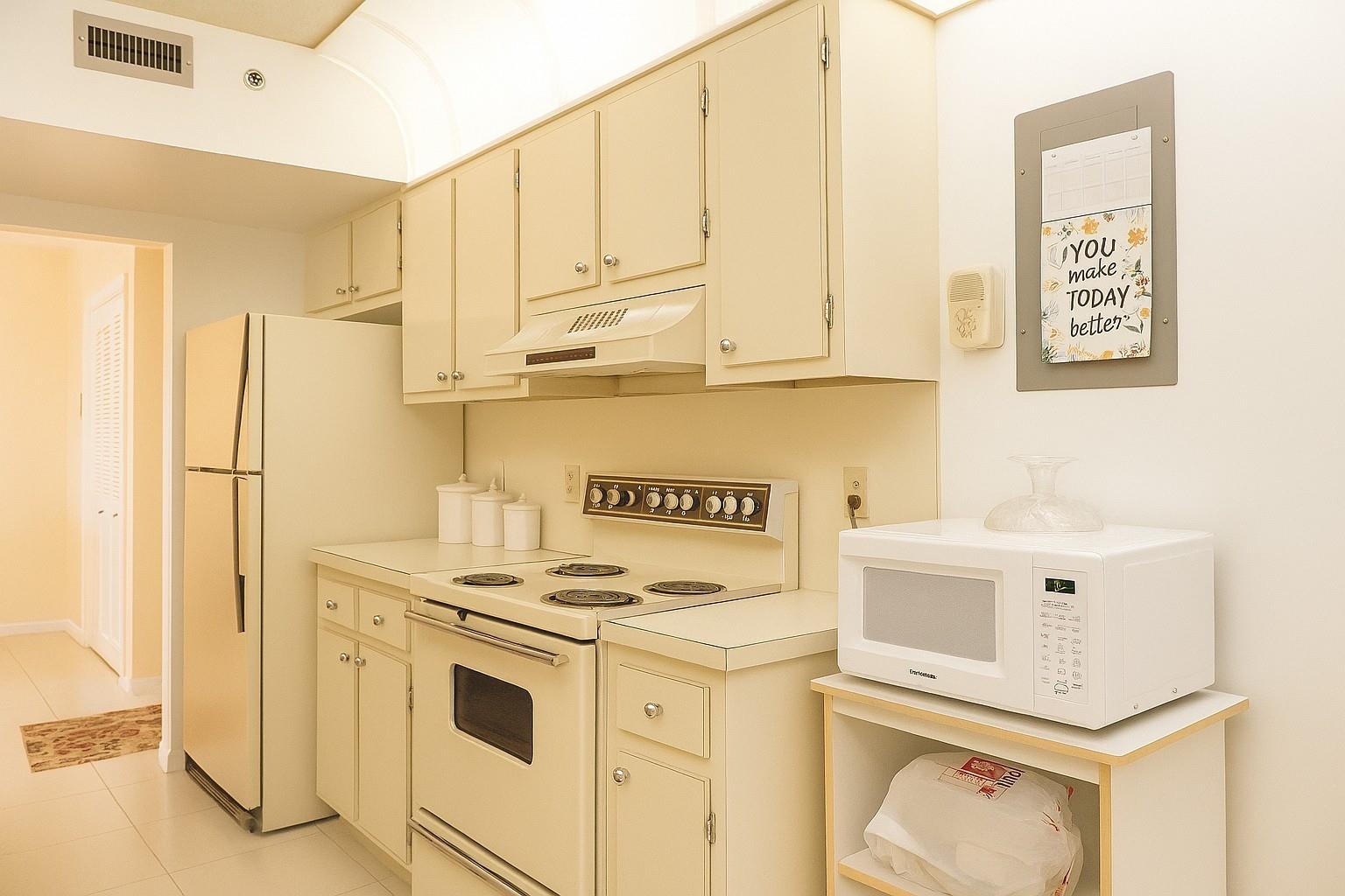 Homes for sale in Hollywood, FL | 4001 Hillcrest Dr #315, Hollywood, FL 33021 | MLS# F10492563