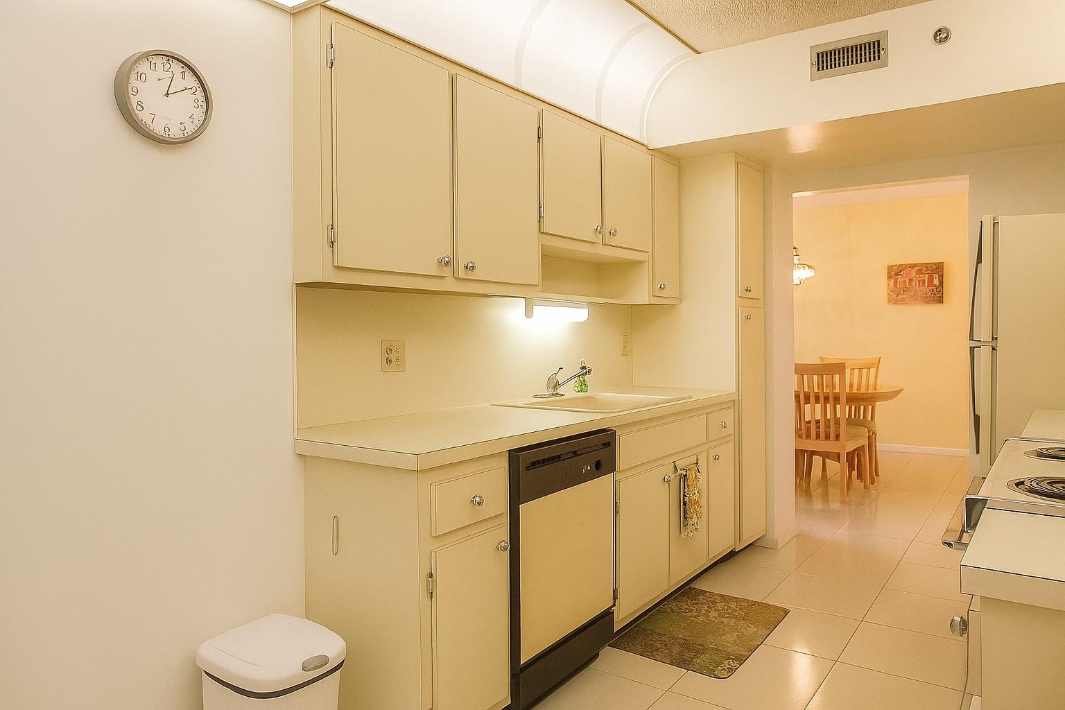 Homes for sale in Hollywood, FL | 4001 Hillcrest Dr #315, Hollywood, FL 33021 | MLS# F10492563