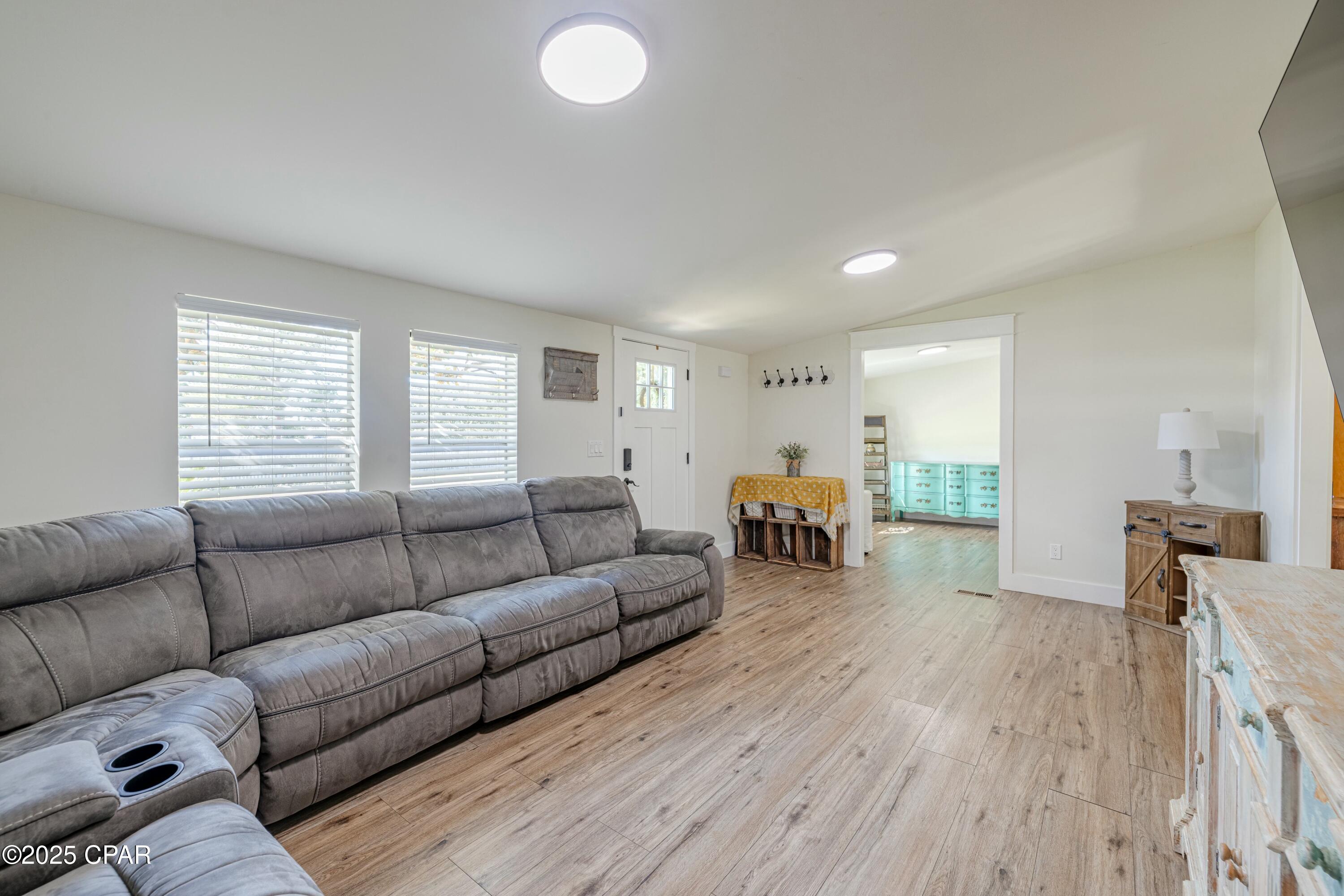 Image 7 For 22121 Lakeview Drive