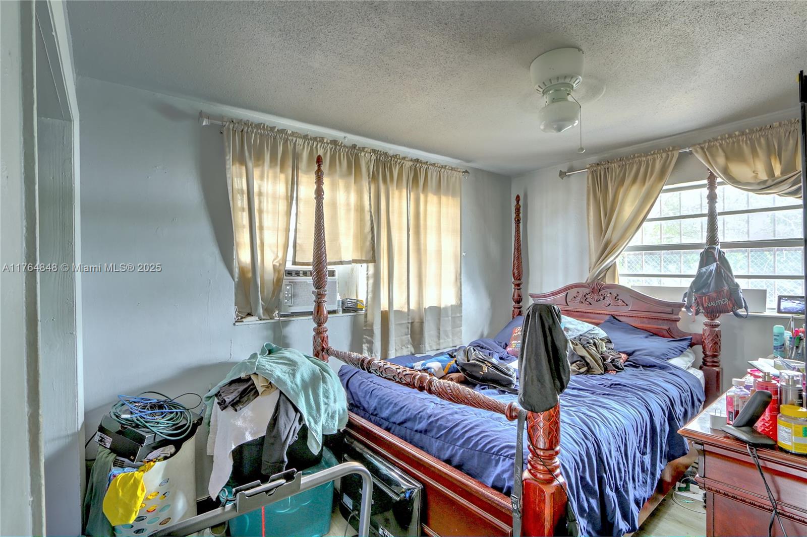 7501 & 7503 NW 6th Ct