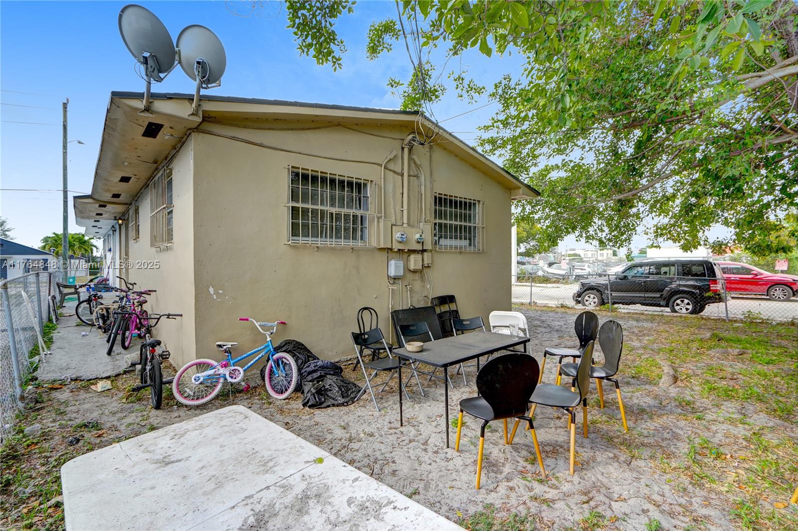 7501 & 7503 NW 6th Ct