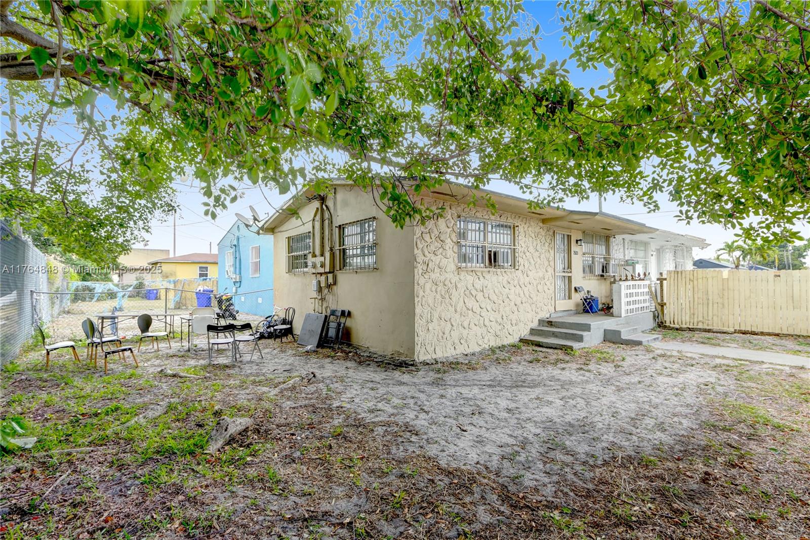 7501 & 7503 NW 6th Ct
