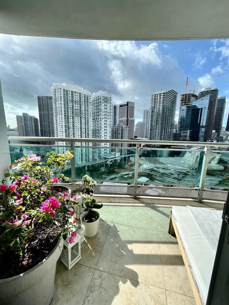 350 S Miami Ave #2502, Miami FL 33130