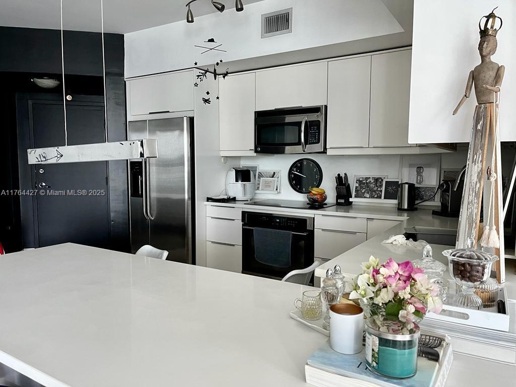 350 S Miami Ave #2502, Miami FL 33130