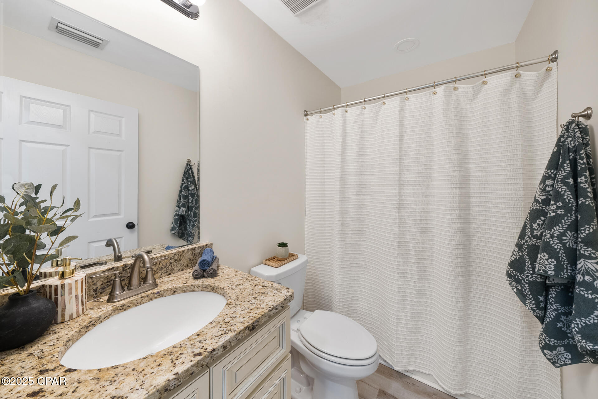 Image 16 For 2432 Valley Oak Court A&b