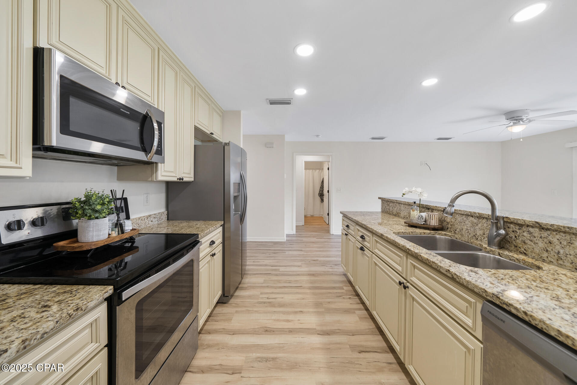 Image 3 For 2432 Valley Oak Court A&b