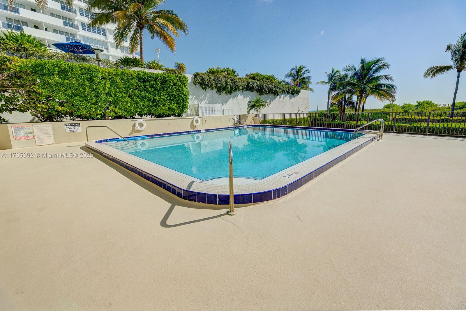 1623 Collins Ave 512