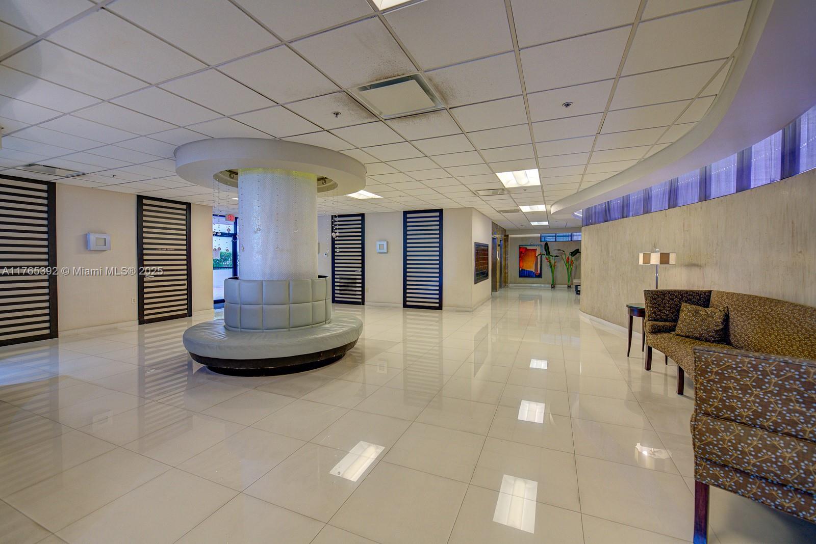 1623 Collins Ave 512