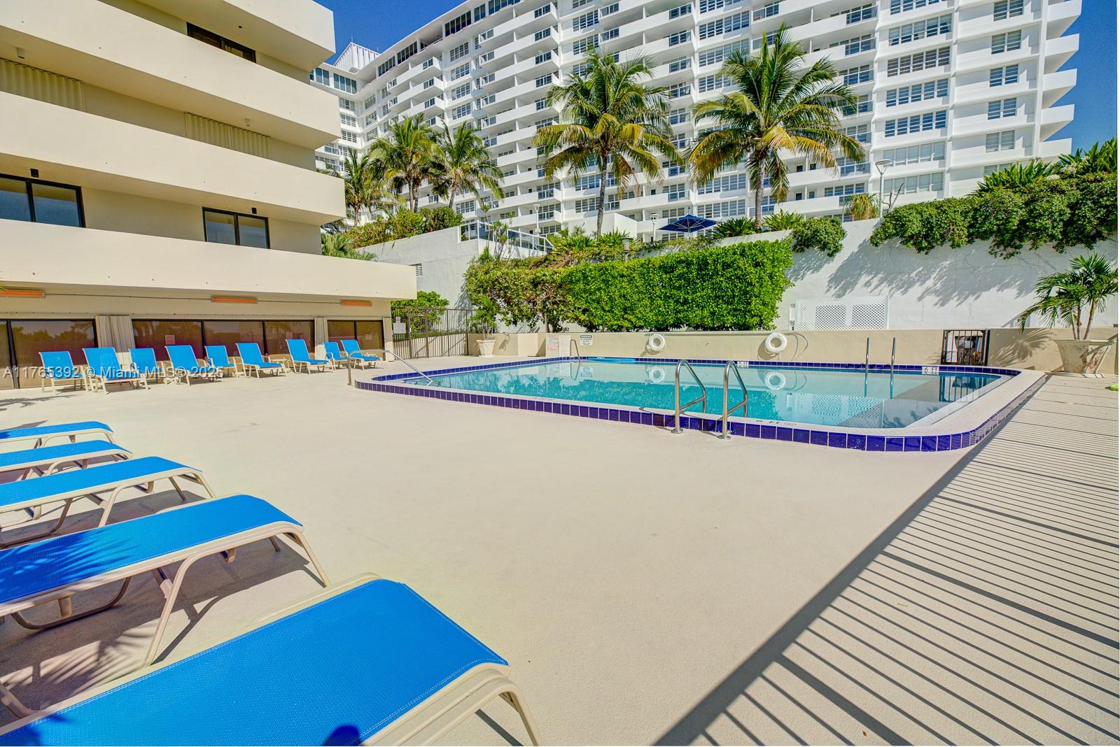 1623 Collins Ave 512